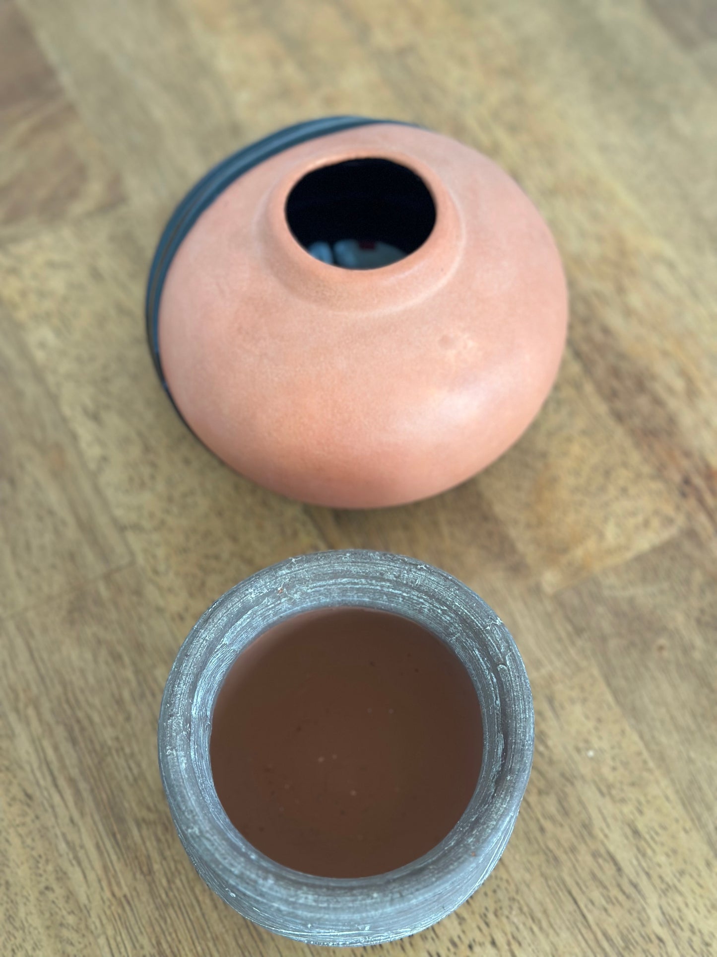 Set of 2 Ceramic Pottery Decor Pots/Vases