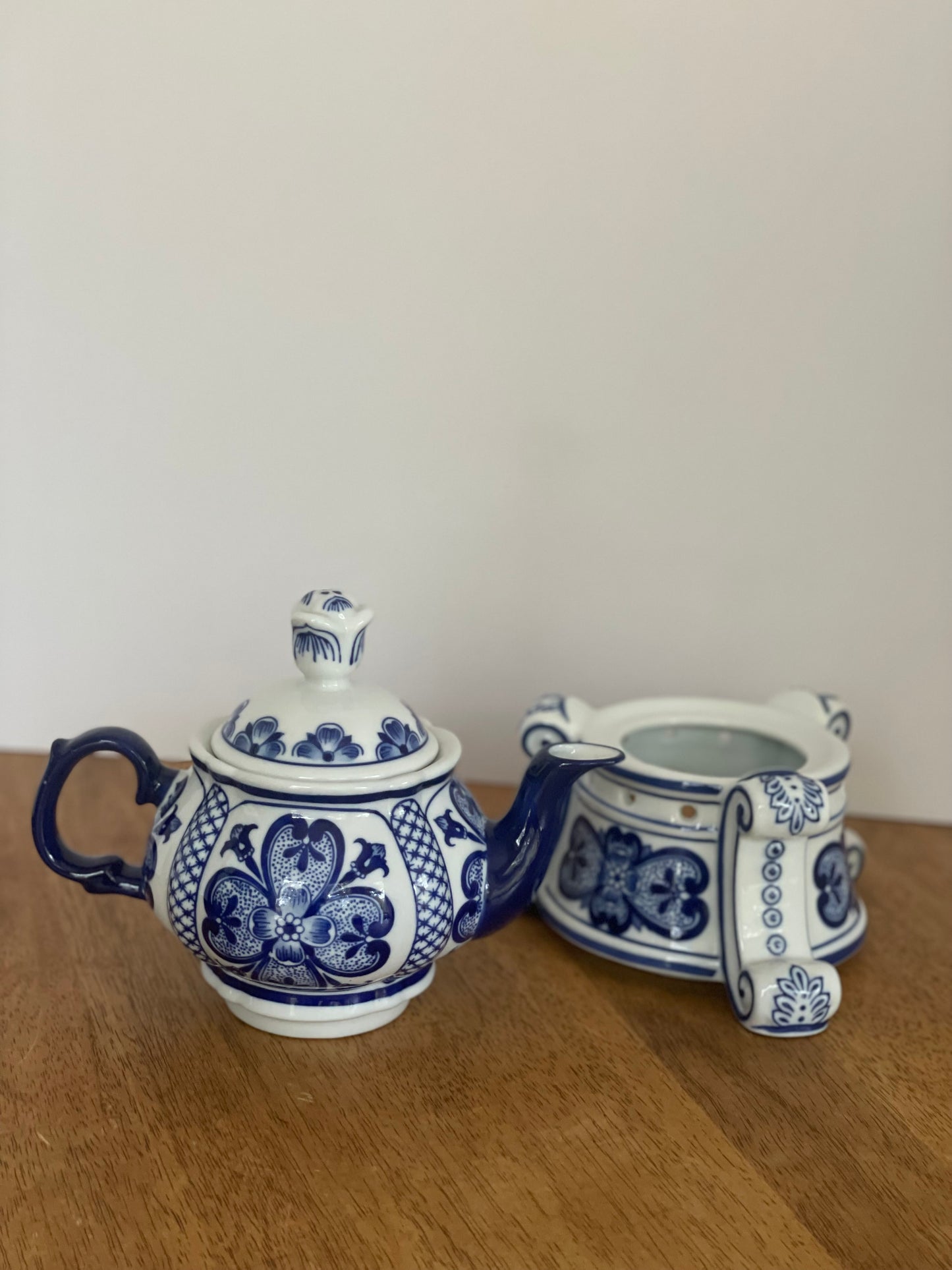 Bombay Blue & White Porcelain Teapot Warmer Stand