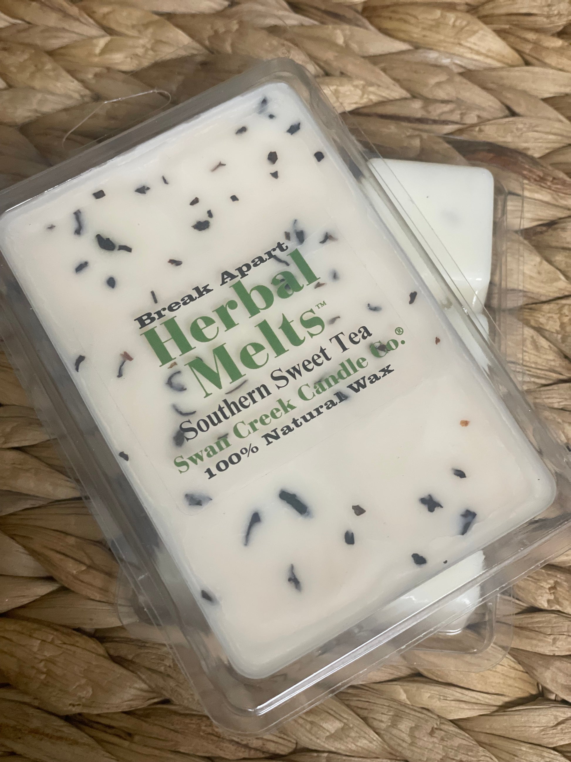 Swan Creek Herbal Melts Southern Sweet Tea scented wax cubes. White break-apart candle melts with herbal accents for a tea-inspired aroma.