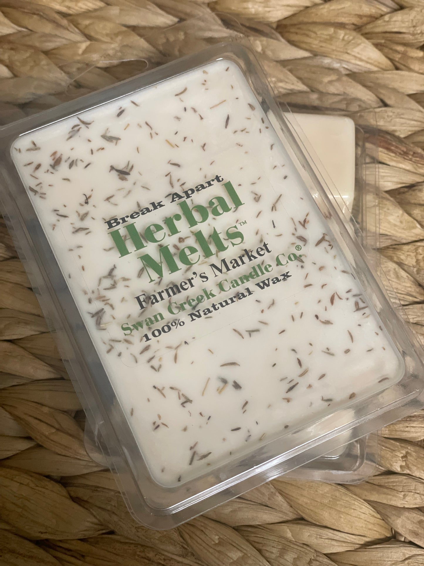 Swan Creek Herbal Melts Farmer’s Market scented wax cubes. White break-apart candle melts with herbal accents for a fresh market aroma.
