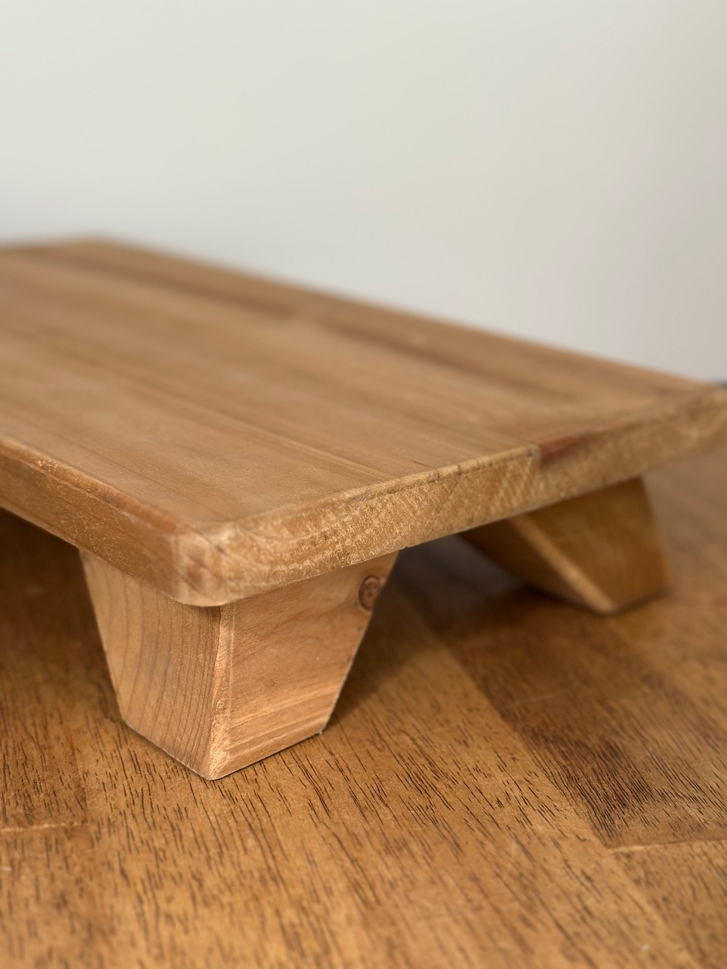 Natural Wood Riser 15.5"