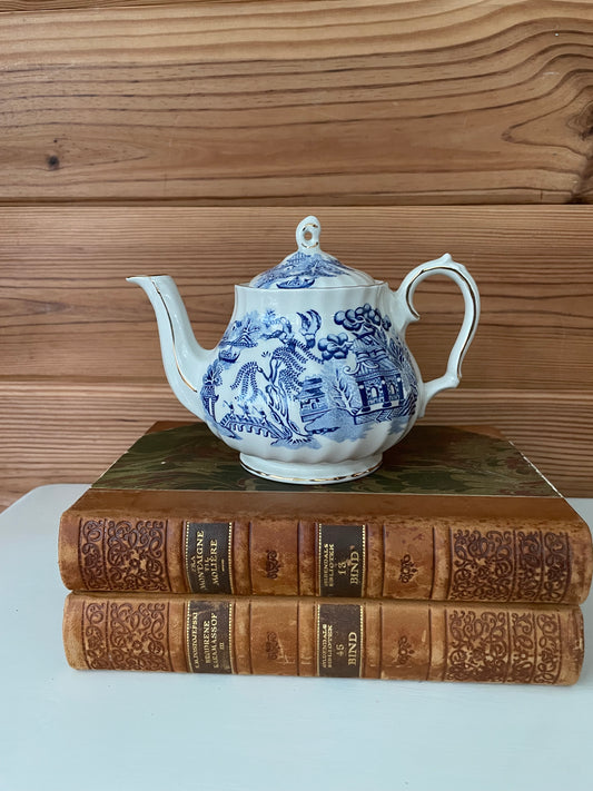 Vintage Sadler England Blue Willow Teapot