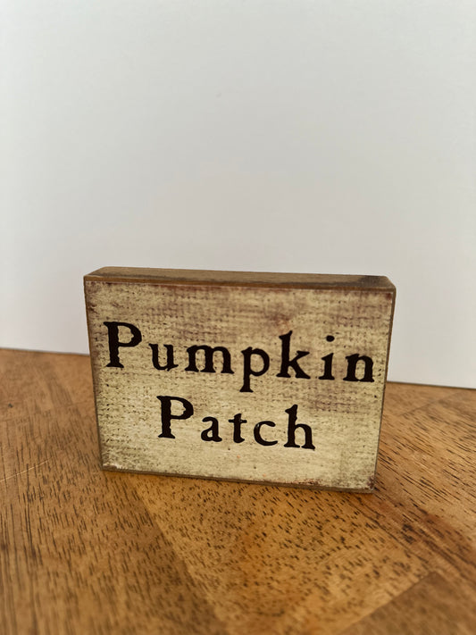 Pumpkin Patch Shelf Sitter