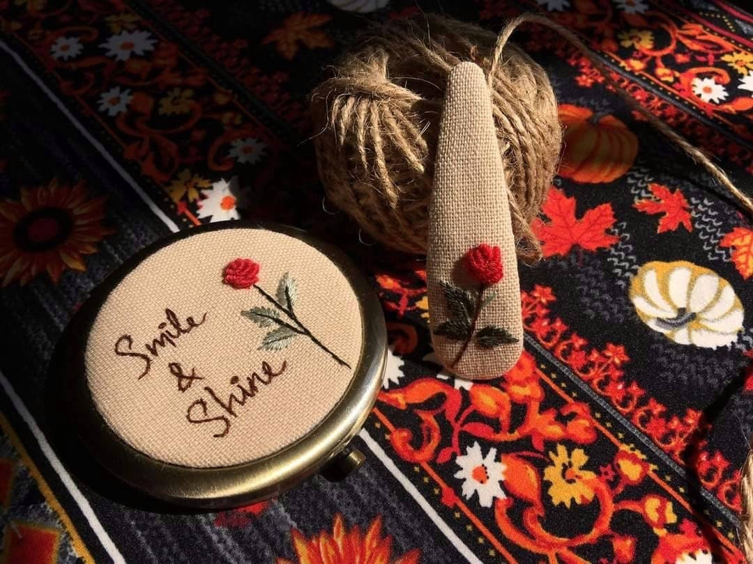 Floral Embroidered Compact Mirror - Quince Fables